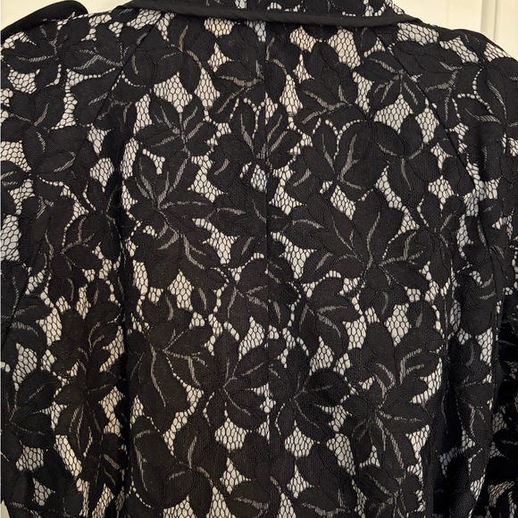 VENUS Vintage Black Lace Trench Coat - Picture 7 of 11